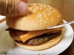 【はいじぃ迷作劇場】マクドナルドの中の人がレジェンドと呼ぶハンバーガー食べてみた。