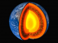 硬いと思われていた地球の内核は実は柔らかい可能性が深まる