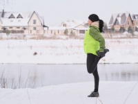 寒い日こそ外で運動しよう。寒さの中で運動した方が脂肪燃焼効率が上がるという研究結果が報告される
