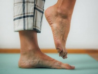片足だけで10秒立てない人は、10年以内の死亡リスクが2倍になるという研究結果