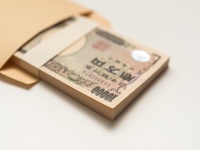 小島よしおは1,000万円以上の給与明細を公開。エスパー伊東は月収200万円以上