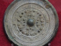 三角縁獣文帯四神四獣鏡（Wikiwikiyarouさん撮影、Wikimedia Commons