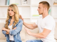 カッチーン!!　女子が傷ついた彼のひと言4つ！「太ももに付いた肉を見て『やばいね』」