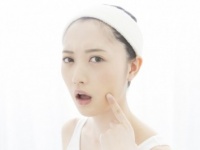 ニキビが痛い！　赤ニキビを早く治す方法を皮膚科医が解説