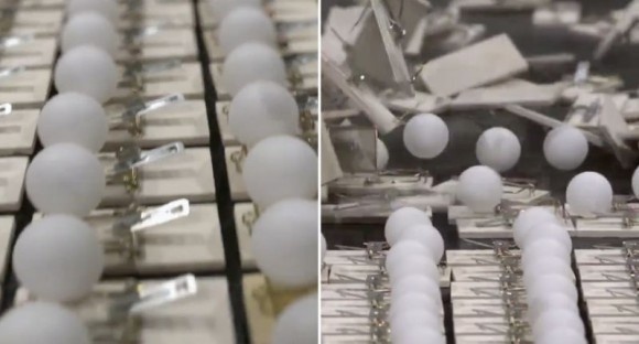 これはわかりやすい。社会的距離の有効性をネズミ捕りとピンポン玉で実験した動画