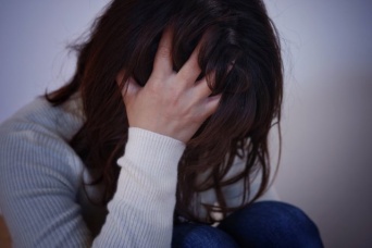 「2歳の娘を抱っこしてバスに乗ったら『あら、あなた』。見知らぬおばあさんに話しかけられて...」（東京都・40代女性）