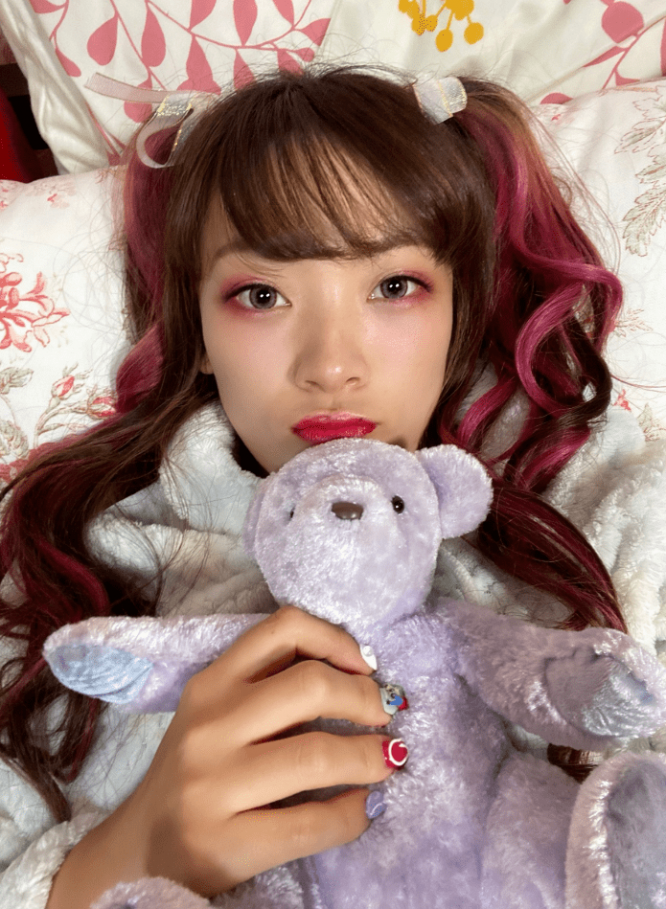 ※画像はフワちゃんのツイッターアカウント『@fuwa876』より