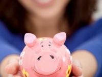 【最新調査】1ヶ月のお小遣いは「●万円」！働く女性のおサイフ事情