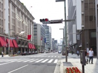 ​地方の客離れ目立つ、百貨店売上4年ぶり減少