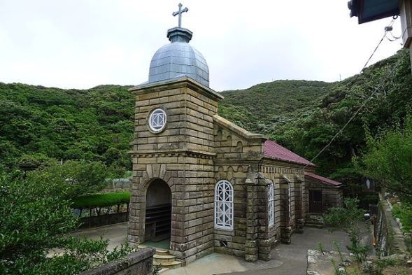 頭ケ島天主堂（Indiana joさん撮影、Wikimedia Commonsより）