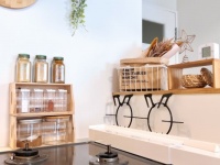 セリアのカフェ風インテリアがかわいすぎ。超簡単キッチンアレンジで気分をチェンジ！