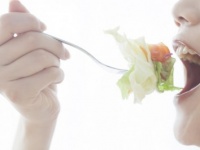●回以上噛むといい!?　毎日の食生活で実践できるダイエット4選