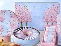 【ヨックモック】青空×桜が美しい！　大人気の桜風味ラングドシャー、今年も発売
