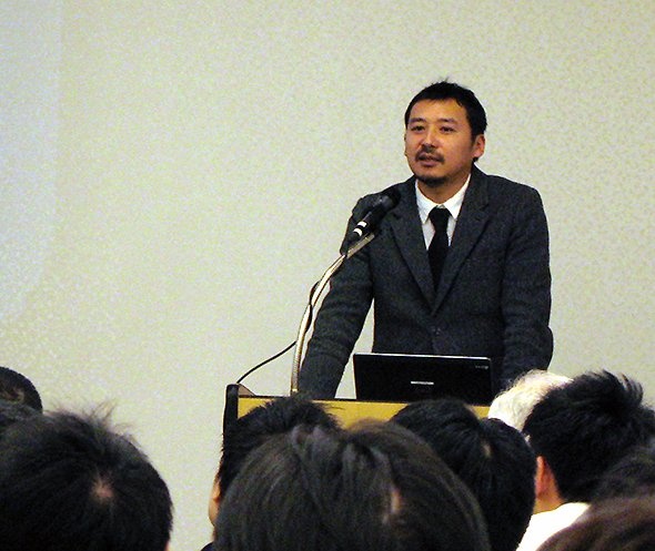 ビズリーチ主催の「地方創生リーダー キャリアフォーラム」で講演する大辻雄介さん