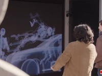 骨 vs 鋼。リアルタイムで投影されるレントゲン映像の衝撃の結末。不法道路横断撲滅キャンペーン