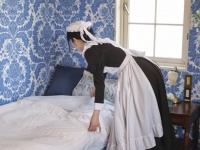 そのメイド、〝萌え要素〟ゼロ　「ガチのメイド」がいるホテルに20万人感動「夢見てた光景すぎて泣きそう」