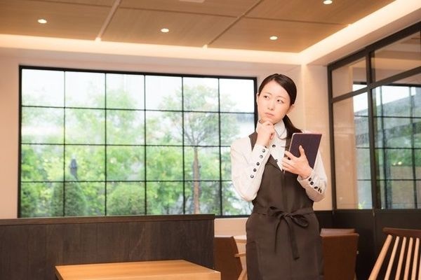 バイト仲間と馴染めない! 疎外感でつらいときの対処法【あたその人間関係講座】