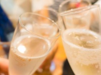 一緒に飲みたい有名人は...？