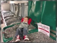 白血病と闘う男の子のために100万個のプルタブが集まる！