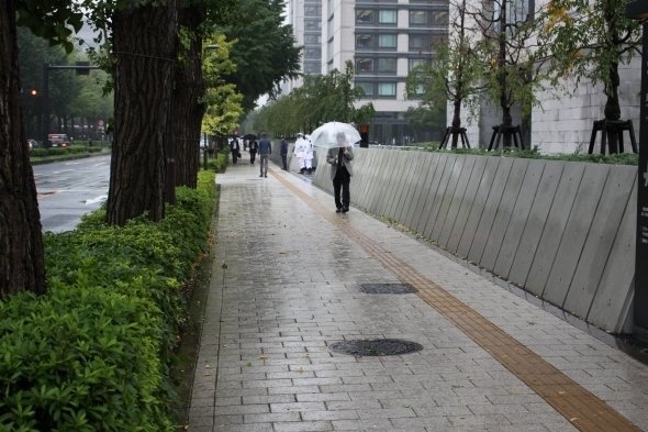 議員会館前。ハンストなどももちろん行われていない