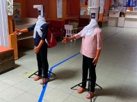 検温ト消毒スルヨ！ロシアの小児病院に設置された人型のダミーロボット