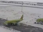 凍結した誘導路で旅客機が“スピン”する事故が発生