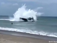 タイムスリップ事案か？第二次世界大戦時の米海軍の雷撃機がビーチに墜落するという仰天ハプニング、その理由は？
