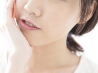 美容のプロが教える！　「二重あご」の原因と解消法