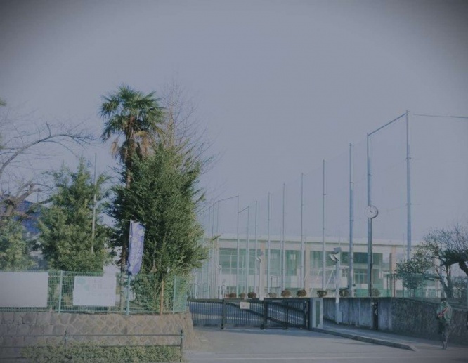 学校まで送ってくれた(画像はイメージ)