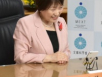 阿部俊子大臣・文部科学省の公式Xより