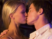 密室で……!?　キスだけじゃ満足できないと思うとき3選