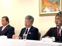 藤波辰爾と会見を行う棚橋弘至