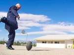 【神業】どんなところからもゴールする学校の用務員さん
