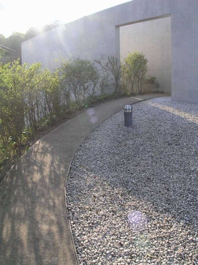 水御堂の入り口（おぉたむすねィく探検隊さん撮影、Wikimedia Commonsから）