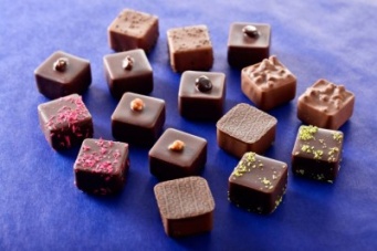 【バレンタイン2016】新作の味わい＆デザインに注目！　彼とふたりで1粒ずつシェアしたい「プラリネボックス」