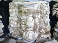 古代マヤの巨大な仮面が発見される（メキシコ）