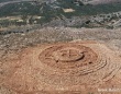 ミノタウロスの故郷、クレタ島で発見された4000年前の迷路のような謎の円形建造物