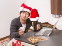 寂しくなんかねぇ！　クリぼっちが「やりがちなこと」6つ