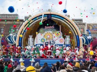 【USJ】サンタとミニオンがクリスマスをお祝い！「ユニバーサル・ワンダー・クリスマス」