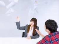 男子に聞く！　プライドが高そうに見える女子の特徴4つ