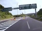 高速で降りるのをやめて戻った瞬間⇒　クッションドラムに衝突！
