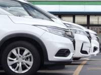 「コンビニに車を止めたら『ずっと後ろを走ってたんですけど』。見知らぬ女性に窓を叩かれて...」（新潟県・50代女性）