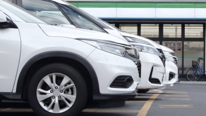 「コンビニに車を止めたら『ずっと後ろを走ってたんですけど』。見知らぬ女性に窓を叩かれて...」（新潟県・50代女性）