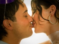 既婚男性に聞く！　結婚後にキスやハグの頻度は変わった？