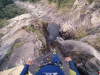 疑似体験が楽しめる高さ59メートルの崖から水中へのダイブ（高所恐怖症注意）