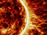 大規模な太陽嵐の襲来により世界各地で色鮮やかなオーロラが観測される