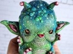 手乗りサイズのモンスター！　とある女性アーティストが作った人形がキモかわ！