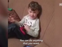 可愛い過ぎる！まるで大人のように母親に人生のアドバイスを送る男の子【映像】