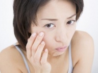 年齢バレてますよ～！　働く女子が「ココだけは年齢が隠せない」と思う体のパーツ3選
