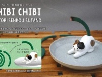 猫の尻尾を燃やしてくれるから蚊が寄ってこないよ。猫の尻尾に線香をぶっ刺すタイプの「ちびちび蚊取線香スタンド」